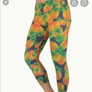 Shape up cropped pineapple workout leggings